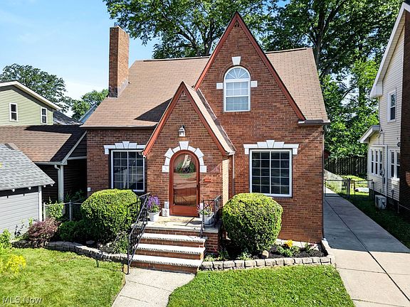 3rd image of 15416 Lakewood Heights Blvd