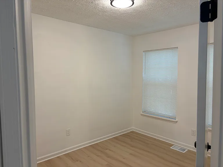 520 Michigan St — Photo 14