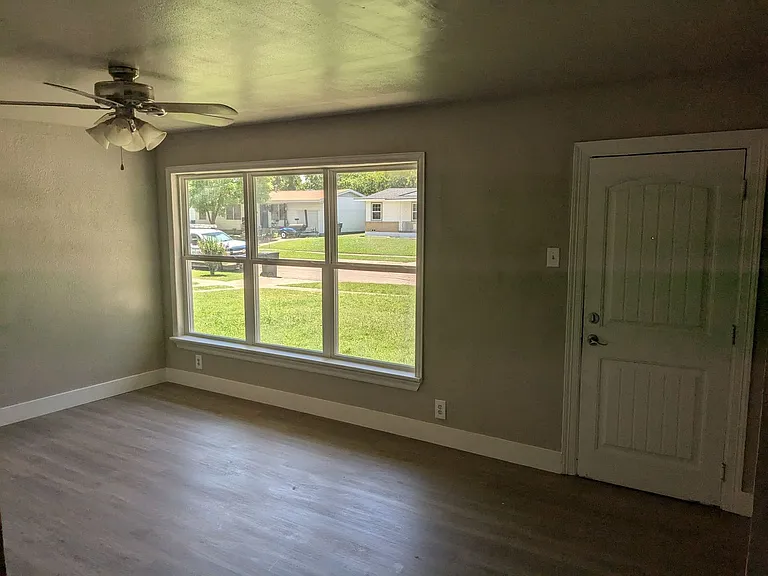 2517 Goliad St — Photo 3