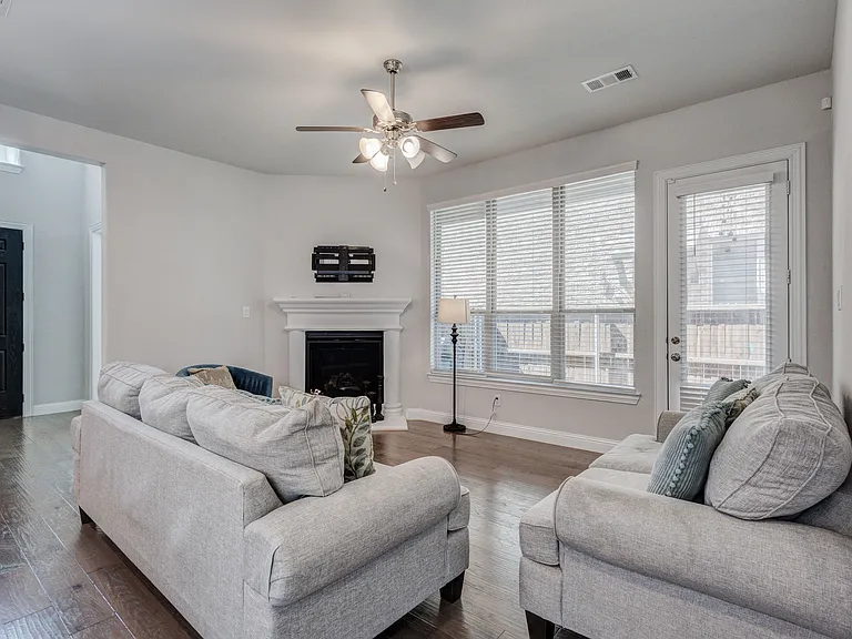 4248 Del Rey Ave — Photo 11