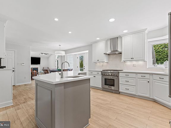 4th image of 2210 Traies Ct