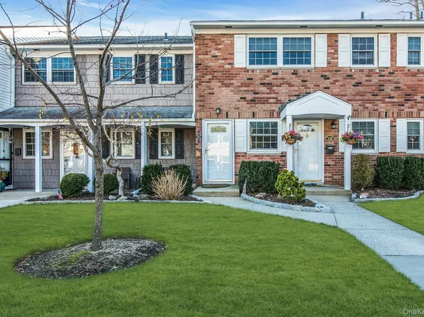 457 Village Drive #457, Hauppauge, NY 11788