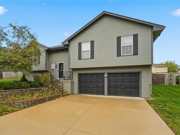 1809 SE Ridgewood Dr, Blue Springs, MO 64014