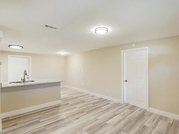 4th image of 8111 Dellwood Dr