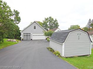 5762 Bullard Rd, Fenton, MI 48430