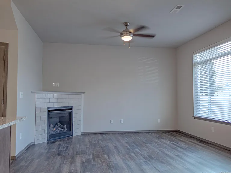 14723 E 30th Ave — Photo 5