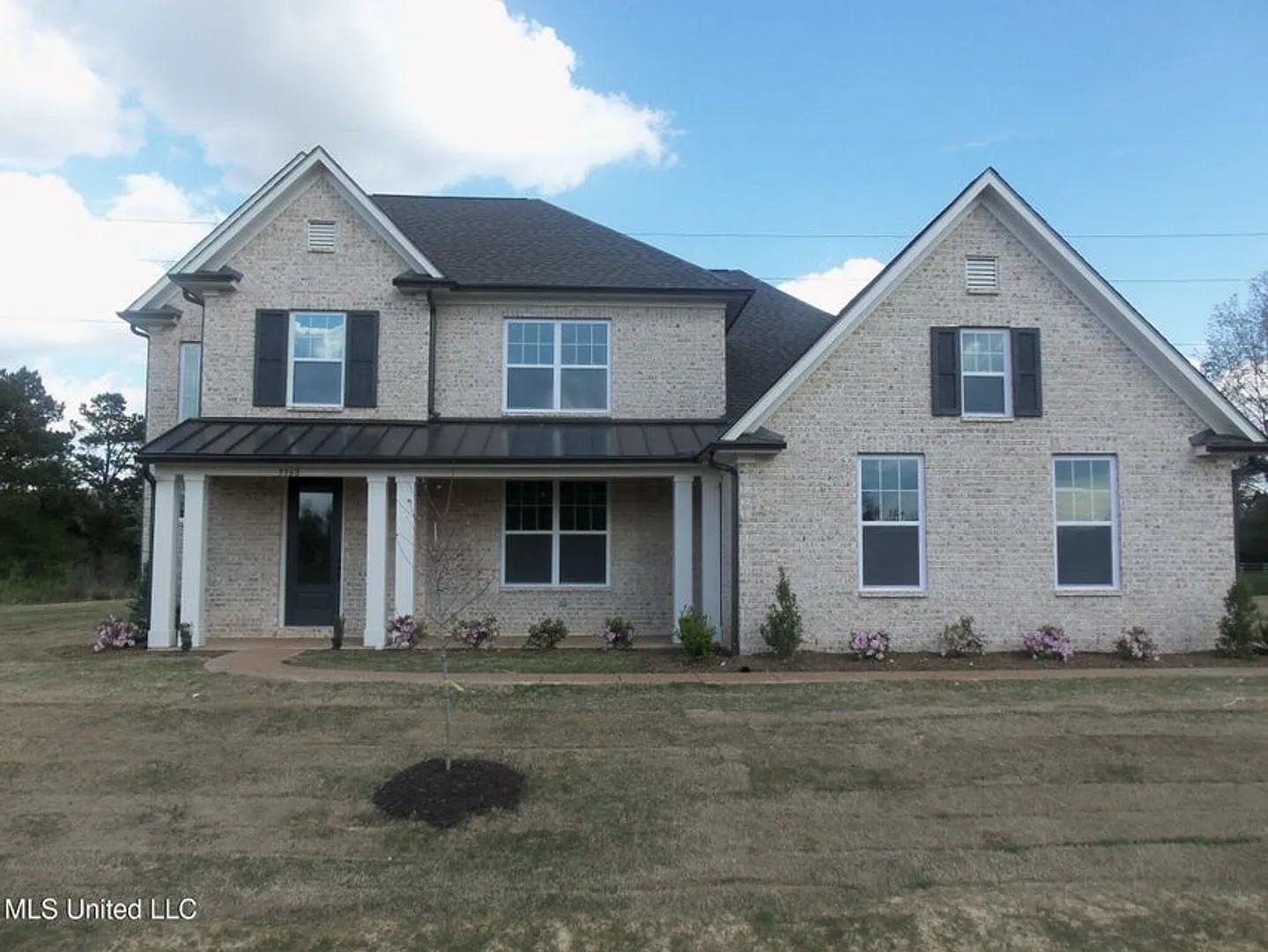 Custom built home in The Orchard, Lewisburg schools! — Photo 1
