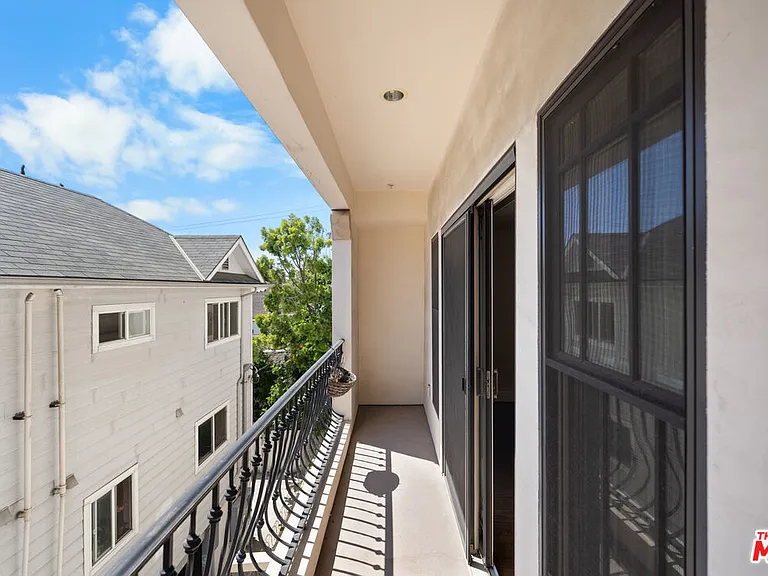 837 Crenshaw Blvd #301 — Photo 42