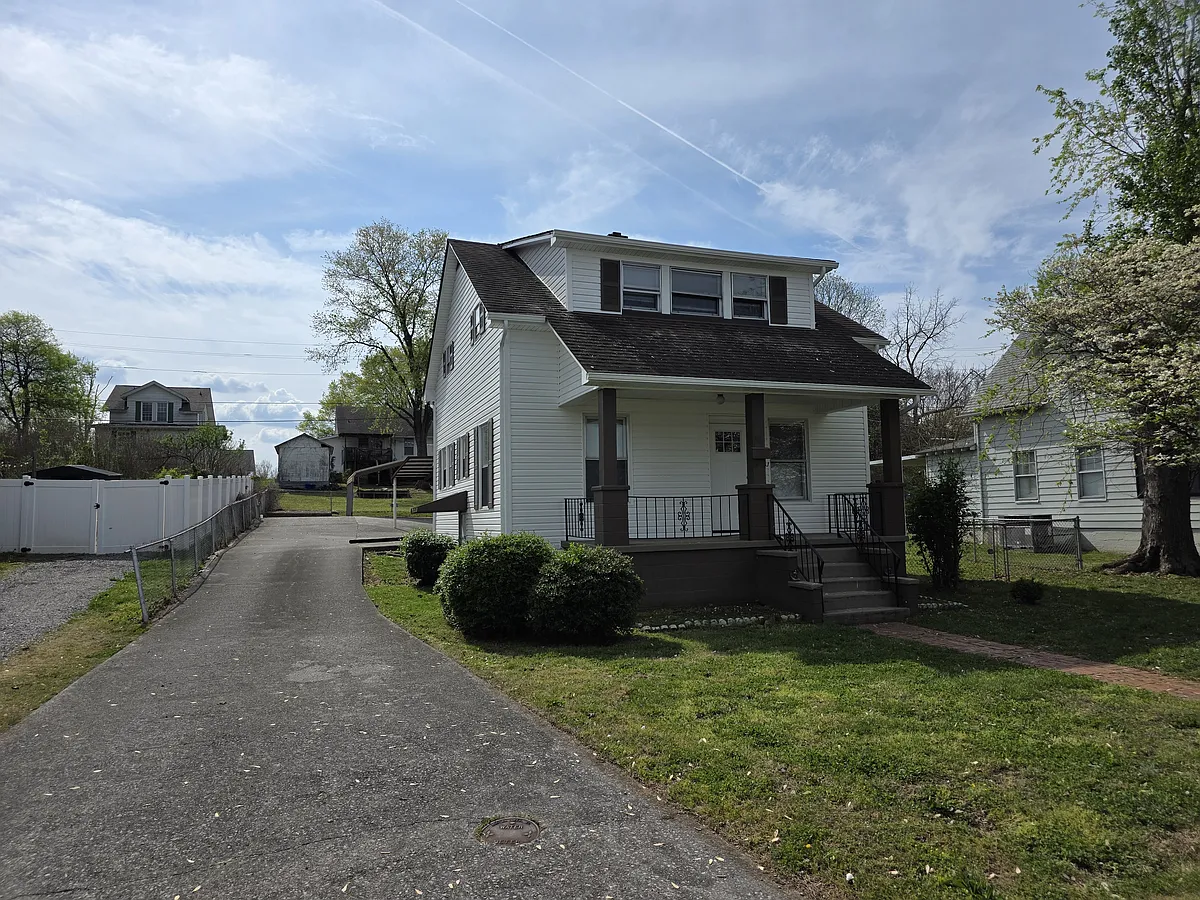 Building Photo - 329 Telford St