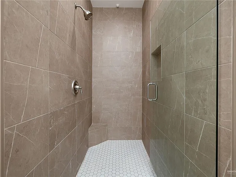 2105 E Viviana St #2 — Photo 12