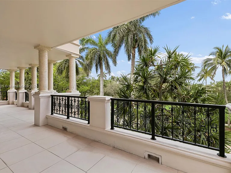 19127 Fisher Island Dr #19127 — Photo 38