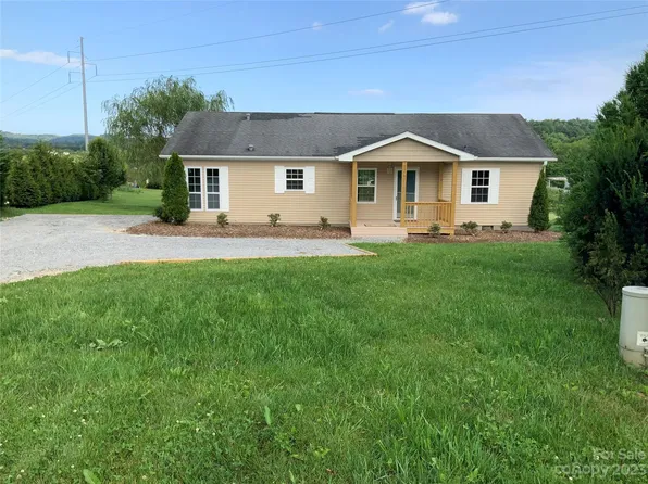 2240 Pace Rd, Hendersonville, NC 28792