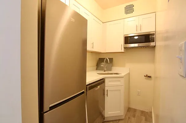 Rented by Street Realty Brokerage LLC | media 5