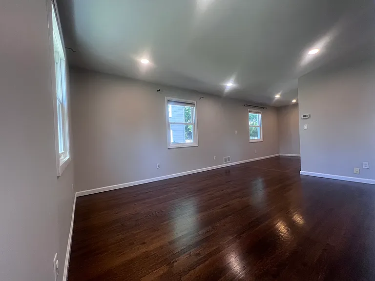 228 Windsor Ave — Photo 6