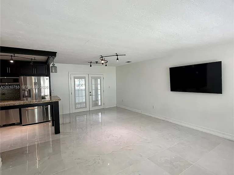6472 Johnson St — Photo 2