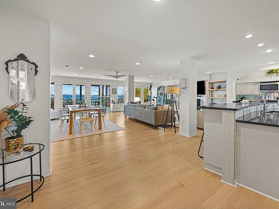 4th image of 806 Monroe Manor Rd