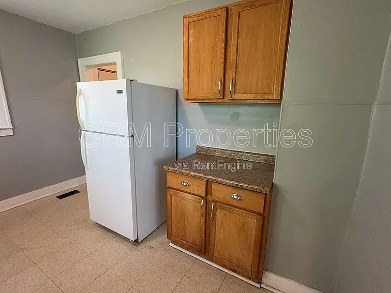 809 N Webster St — Photo 10