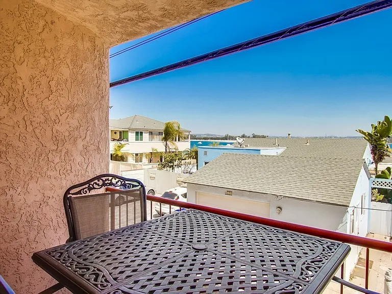 831 Allerton Ct — Photo 38