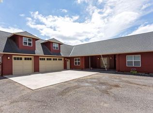 12187 SE Laughing Water Ln, Sandy, OR 97055