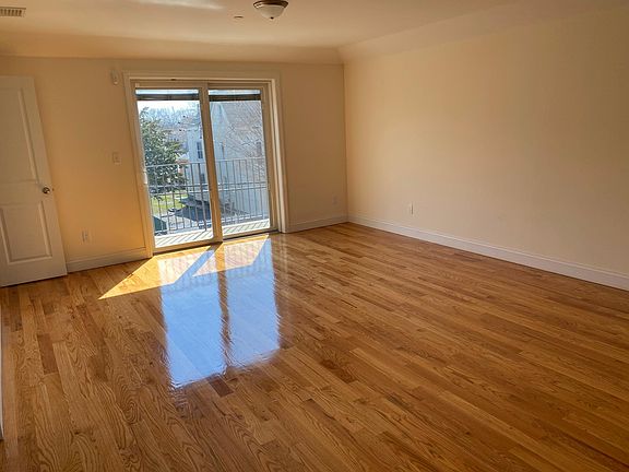 2nd image of 2881 Lamport Pl #3