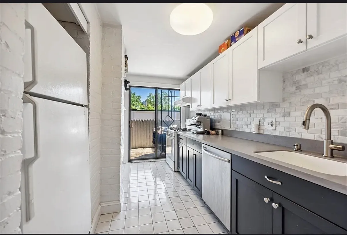 2 bed, 950 sqft, $4,100 — Photo 2