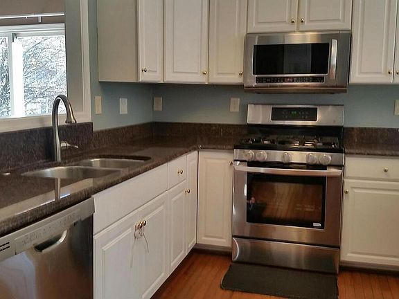 2nd image of 2307 Yvonnes Way