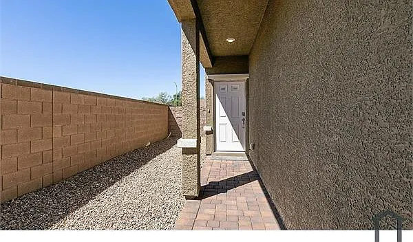 3 bed, 1716 sqft, $2,400 — Photo 4
