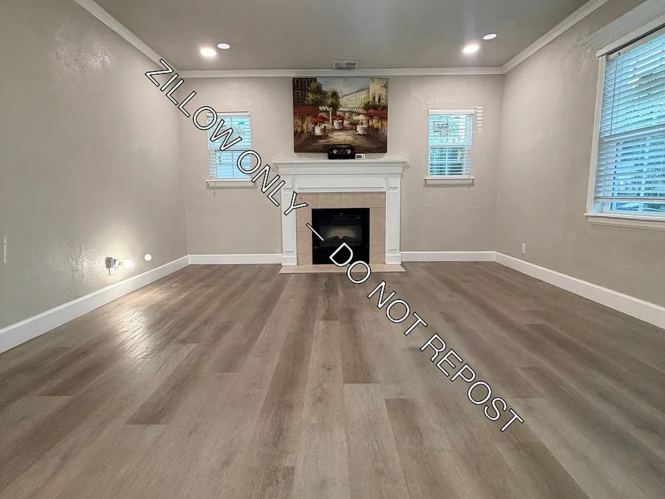 326 E Young Pl