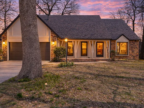 2104 S Hillcrest Avenue, Springfield, MO 65807