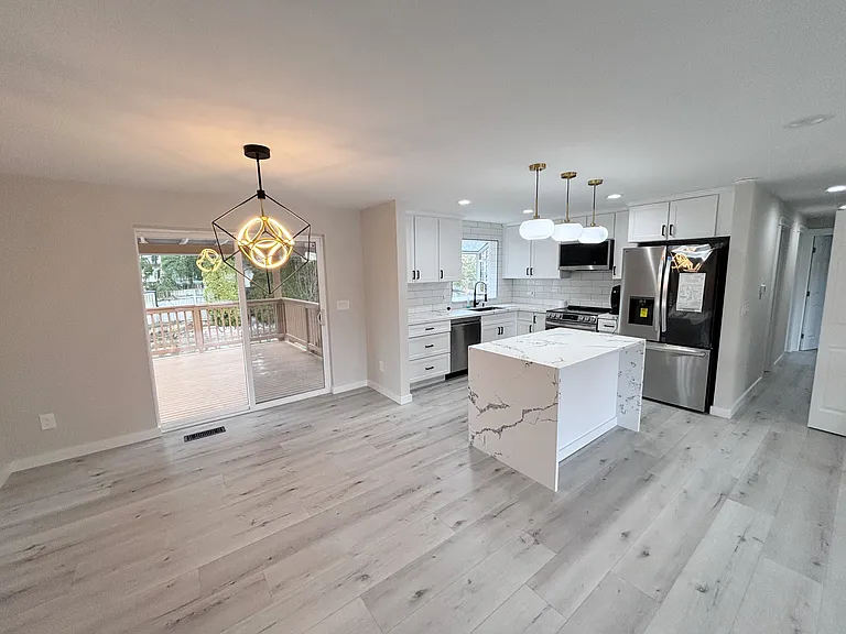 1622 Lake Youngs Way SE — Photo 2