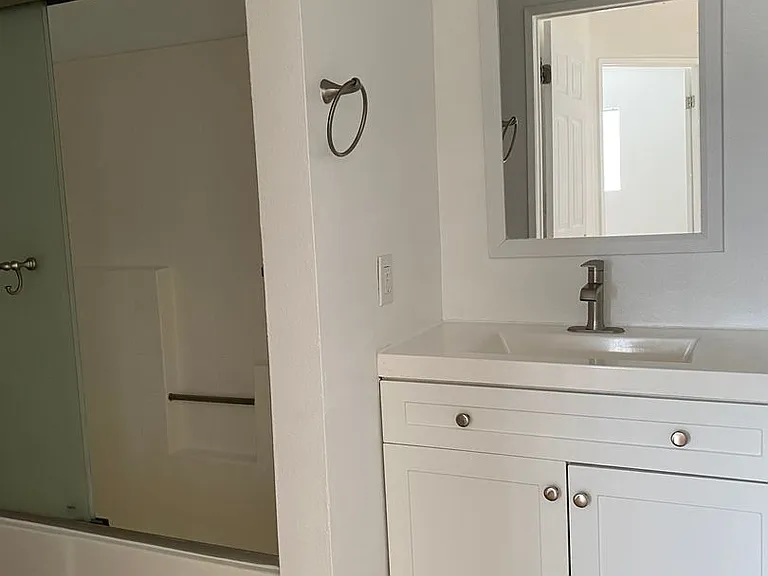 Pico-Wellesley apartments — Photo 8