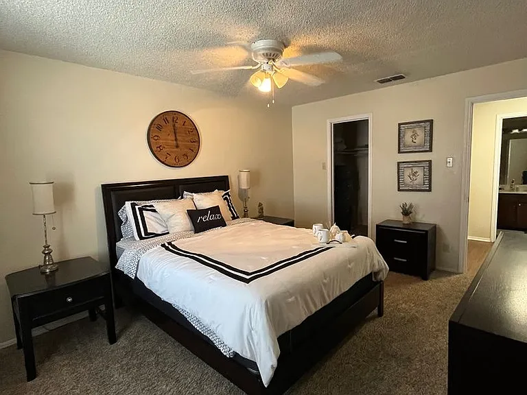 Bentwood Apartments — Photo 3