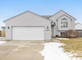 6600 Summer Shores Dr SE, Grand Rapids, MI