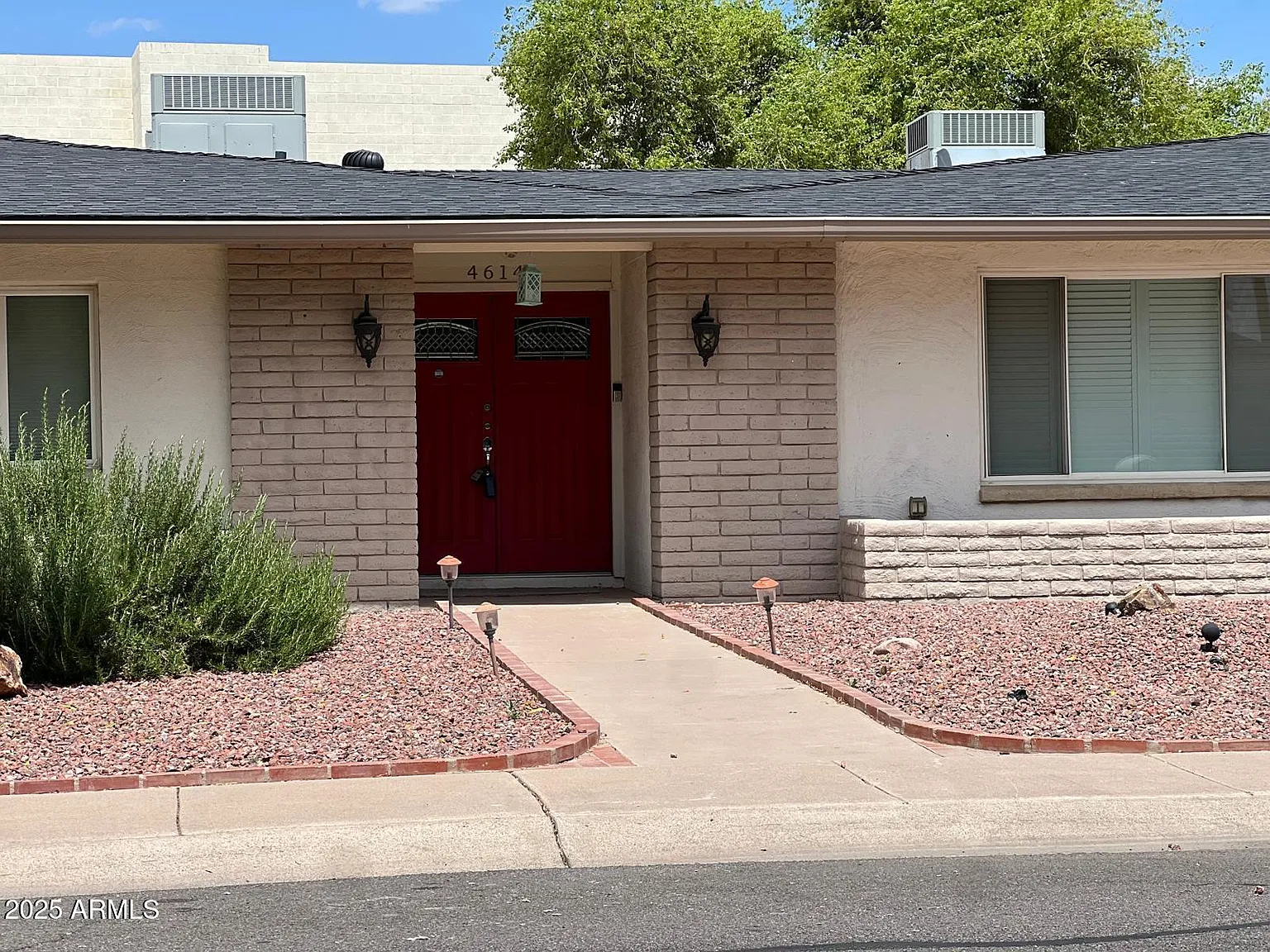 4 bed, 2.5 bath, 2840 sqft, $3,299 — Photo 2