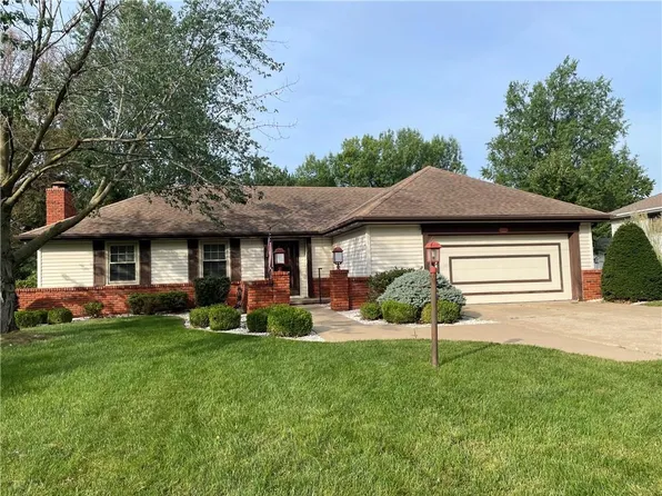 4824 Mockingbird Ln, Saint Joseph, MO 64506