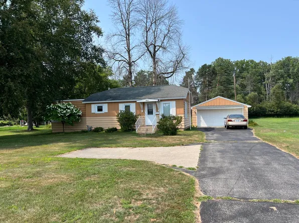 4251 10th St, Menominee, MI 49858