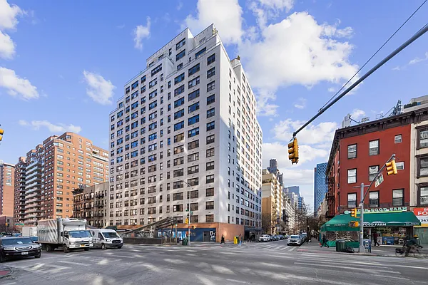 エルイェル・エリア The Seville | 300 East 77th Street, Manhattan | Corcoran