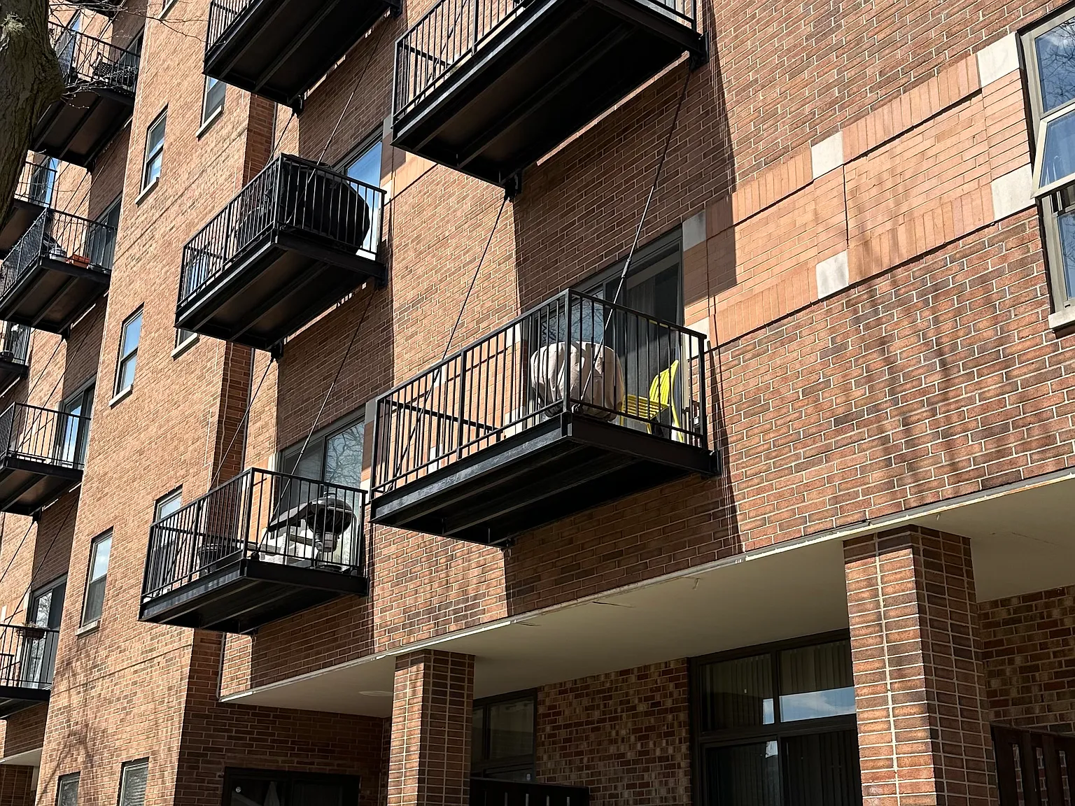 2 bed, 1150 sqft, $2,370 — Photo 2