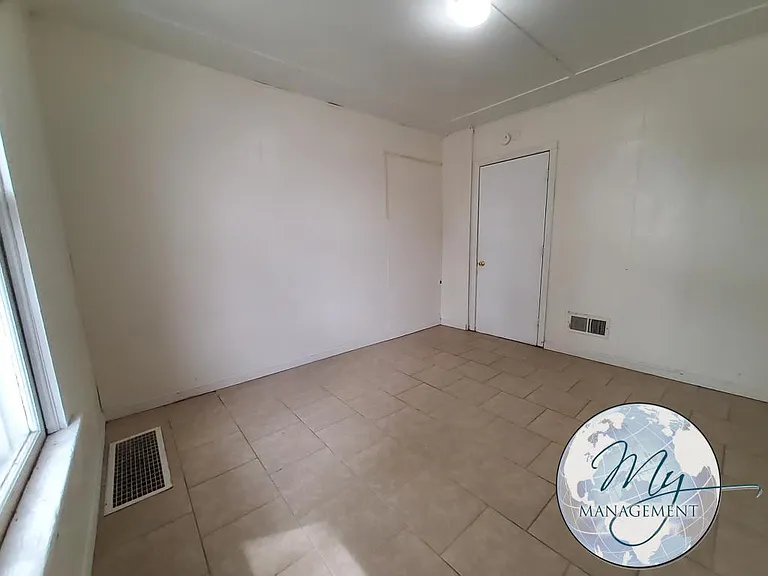 2 bed, 1.0 bath, 800 sqft, $950 — Photo 13
