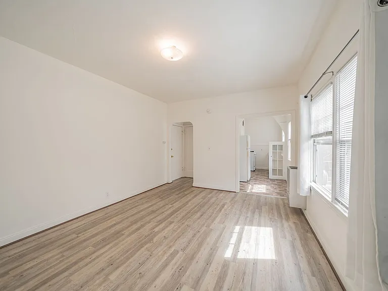544 37th Street — Photo 3