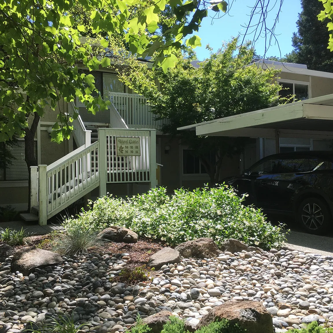 86 Laurel Dr photo 1