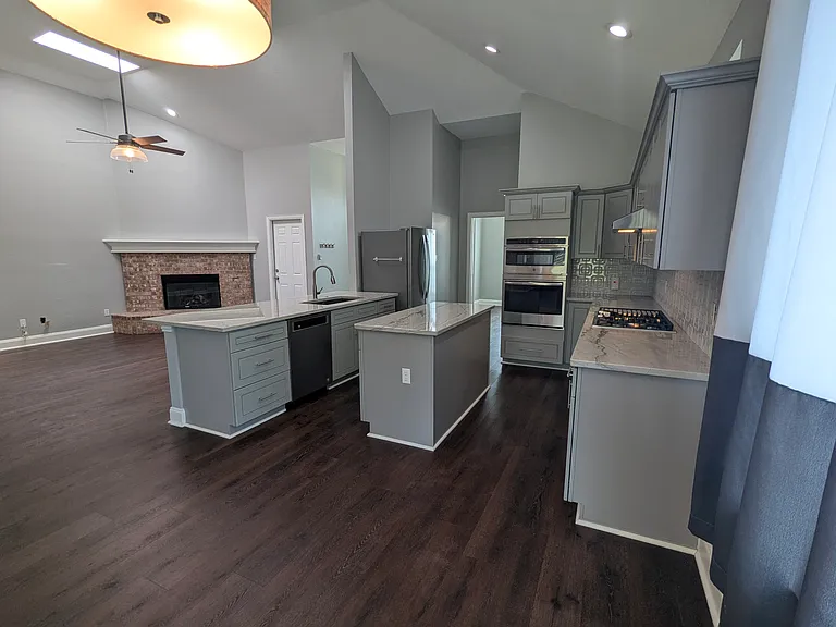 2807 Freedom Cir — Photo 9