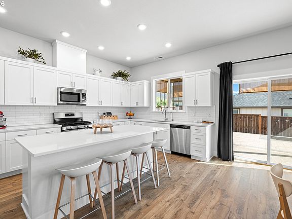 5th image of 16614 SW Botany Bay Ln