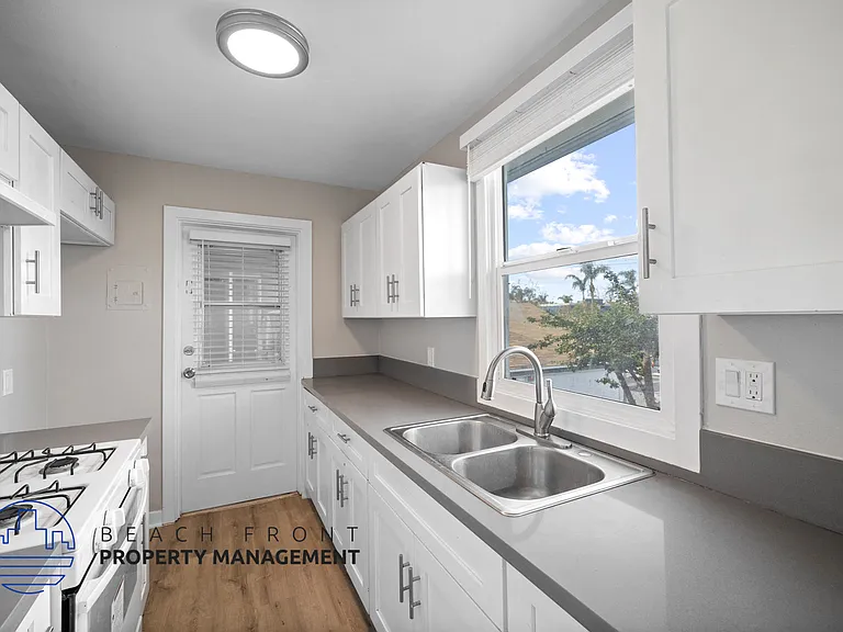 1604-1608 Parton Street — Photo 2