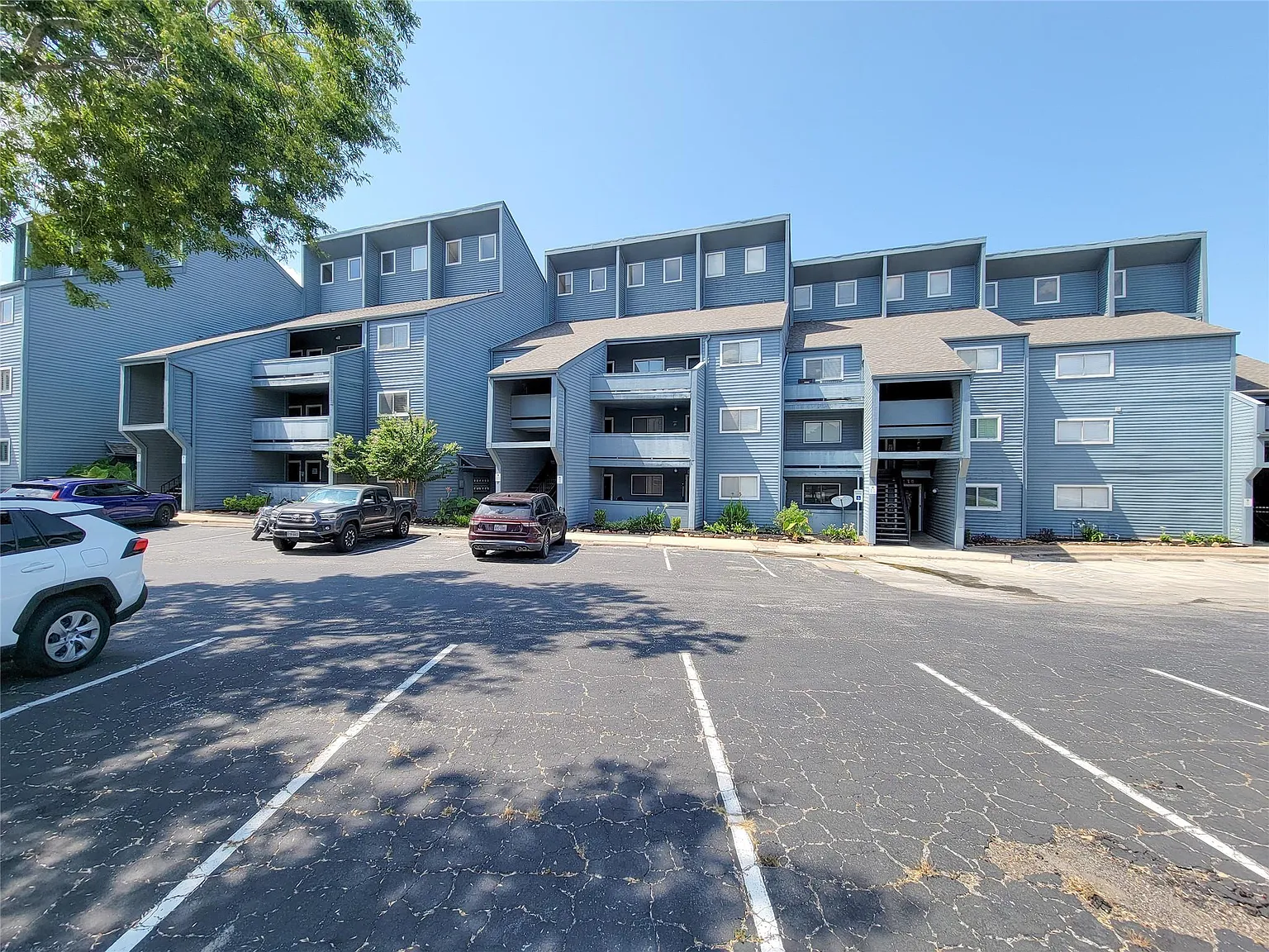1 bed, 1.0 bath, 692 sqft, $1,100 — Photo 4