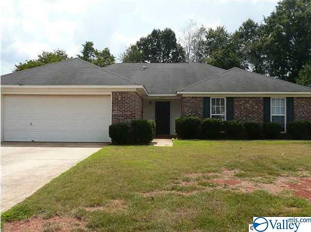 1st image of 208 Brook Wind Dr
