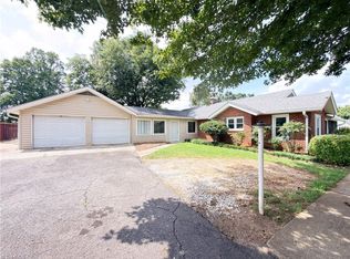 536 S Main St, Jonesville, NC 28642