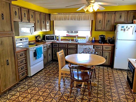 2nd image of 333 Katz Way #88