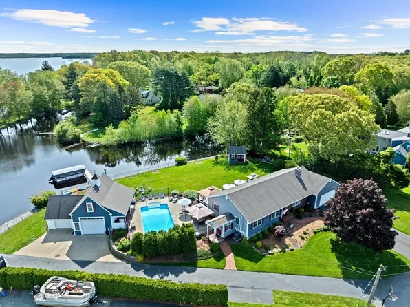 4 Court Cir, Lakeville, MA 02347