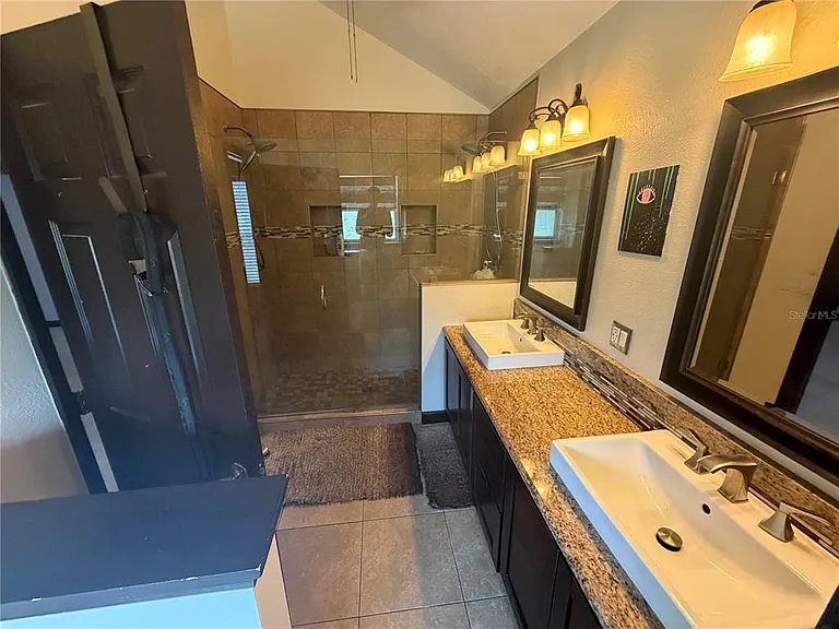 9828 Bubbling Brook Ct — Photo 13